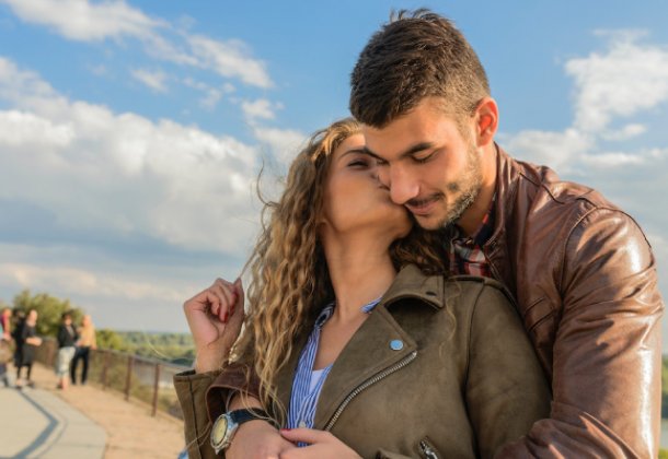Jakie Są Oznaki, Że Podobasz Się Dziewczynie?
